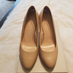 Banana Republic "Kelsey" pump